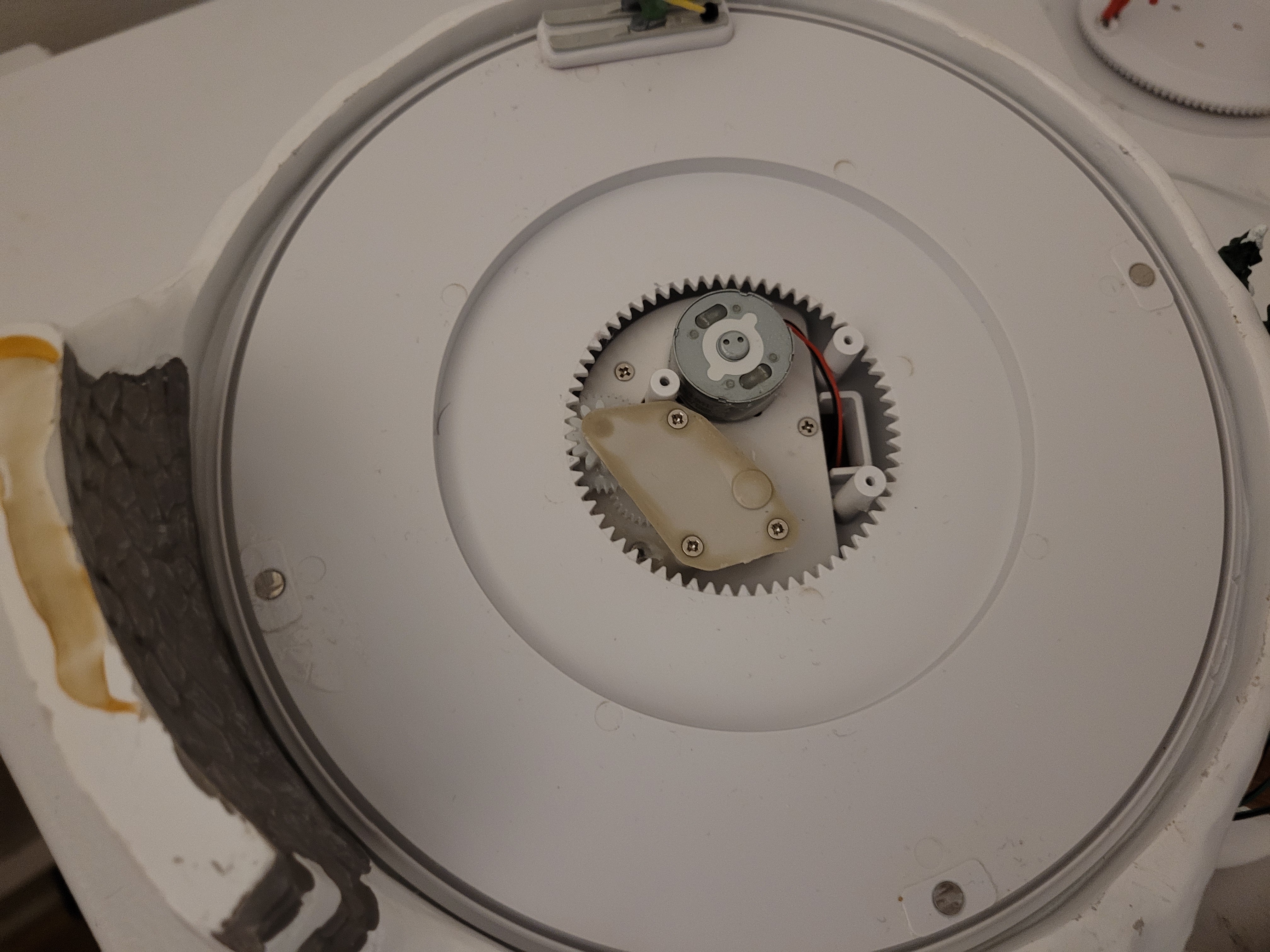 Une roue dentée s’était bloquée. Une fois le mécanisme dégagé, les skieurs peuvent descendre la montagne de nouveau.